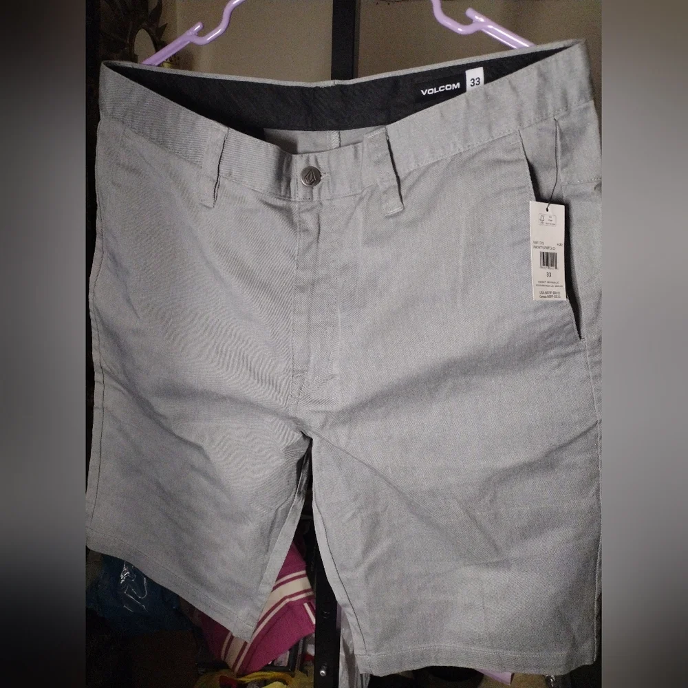 Volcom Men's Light Gray Flat Front Shorts Size 33 - Picture 1 of 3